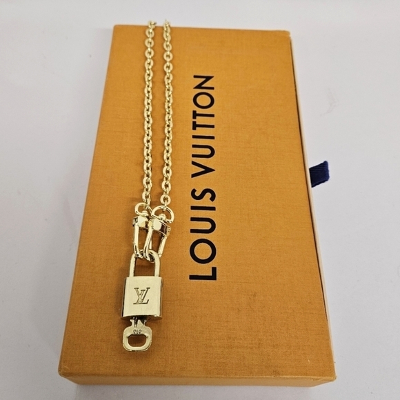 Louis Vuitton 300 Series Padlock and Key Necklace on Pochette Chain in Gold #313 - Picture 3 of 9